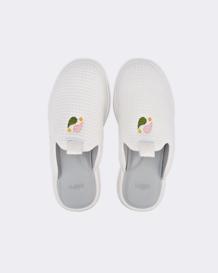 Jolie x Lusso Cloud: LIKE WALKING ON WATER Pelli Slide